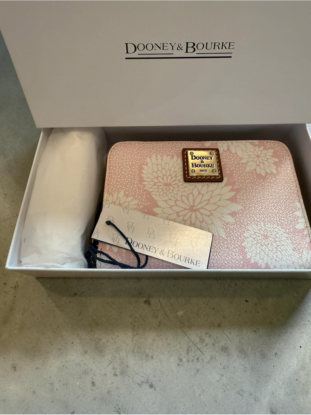 Dooney & Bourke Pale Pink and White Floral Zip Wallet - Picture 4 of 4